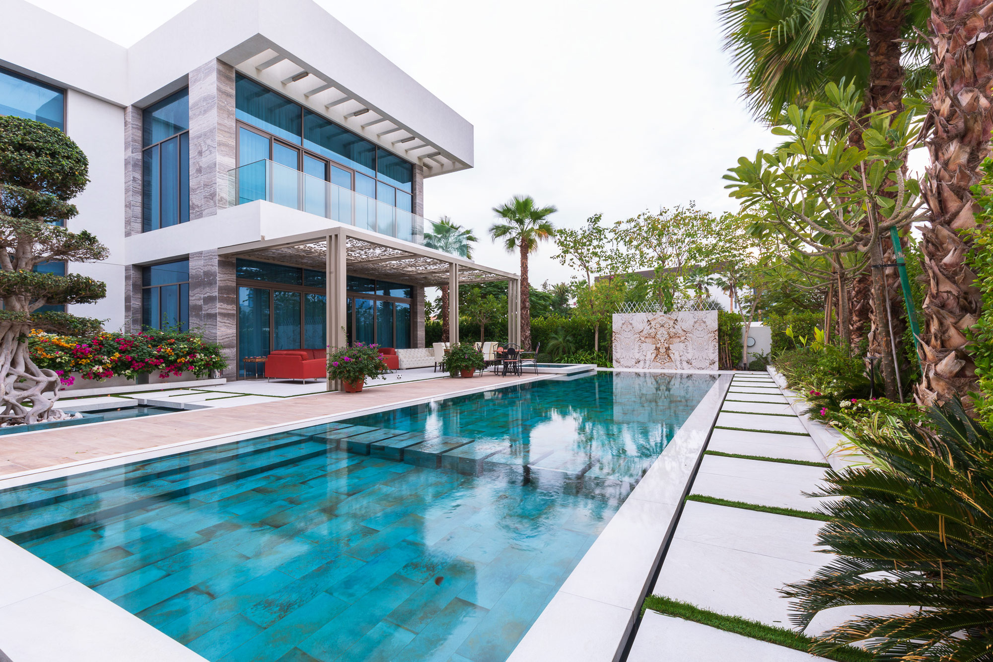 Fixed pergola and shaded outdoor seating in a Dubai villa garden