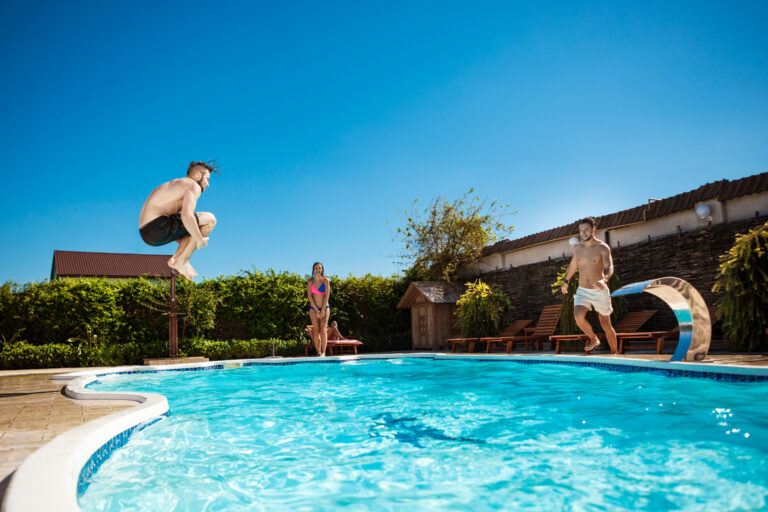 Swimming pool contractors in dubai