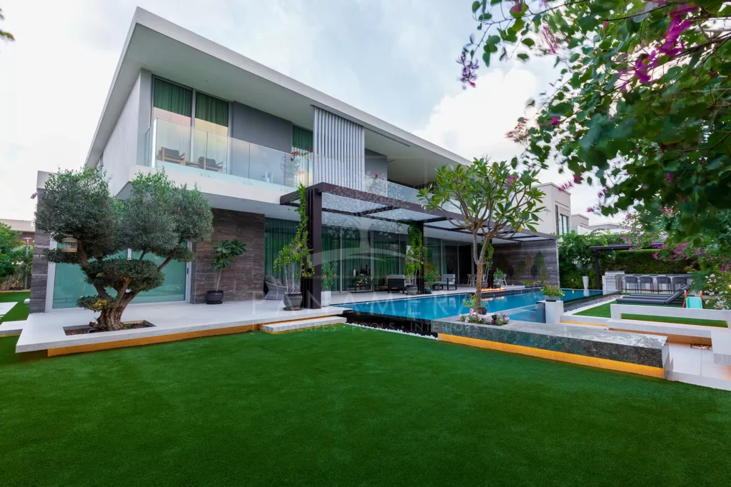 swimming pool contractors in dubai