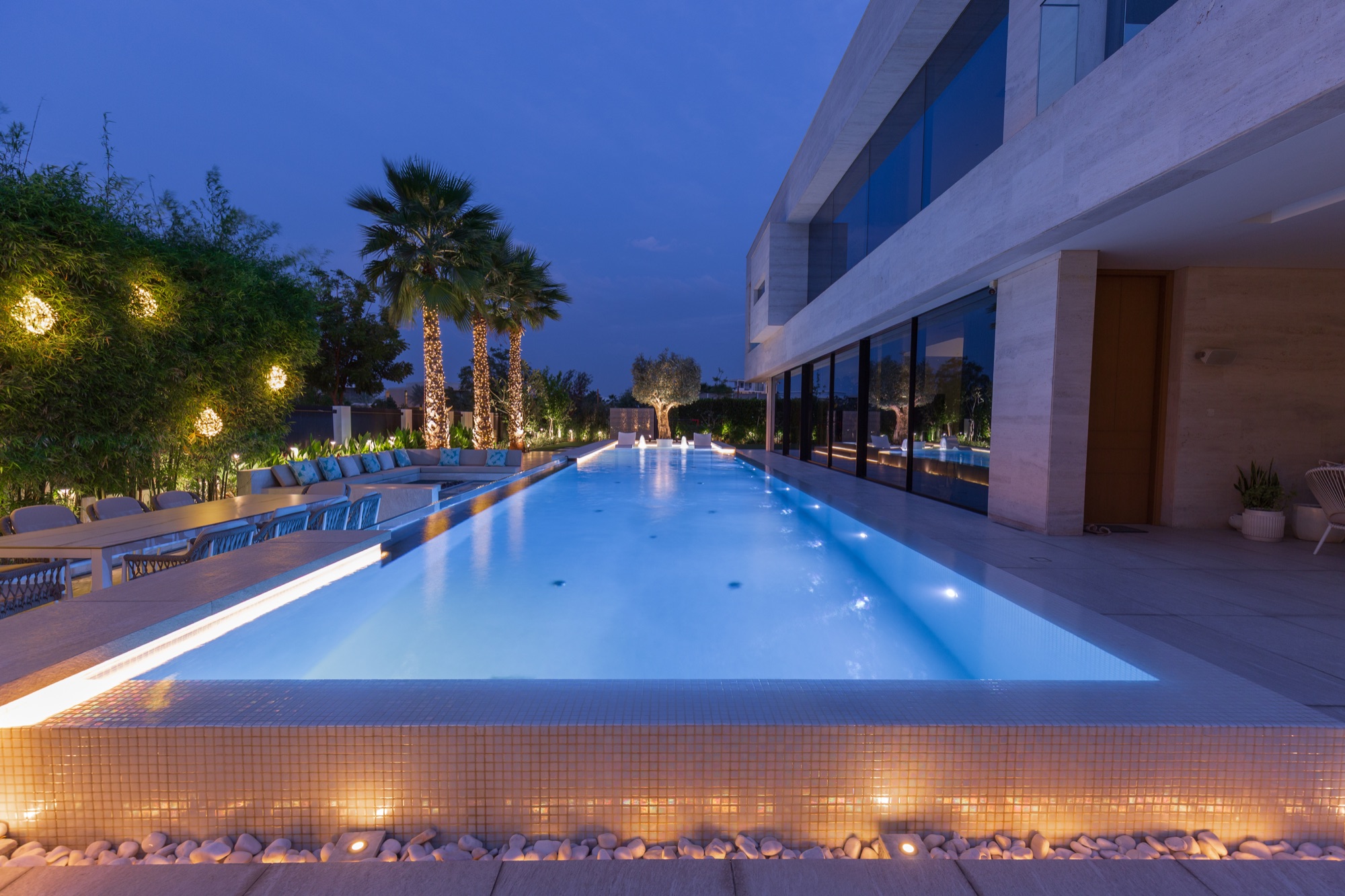 Luxury illuminated swimming pool by Panamera Landscapes